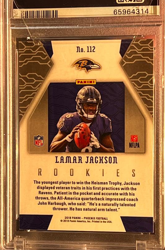🔥 2018 Panini Phoenix #112 Lamar Jackson – PSA 10 GEM MINT 🔥 🏷️ Cert #65964314 | Rookie Card | Slabbed & Graded by PSA