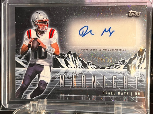 ❄️ 2024 Topps Midnight – Drake Maye Rookie Horizons “Winter Solstice” Auto RC – #24/35 ❄️ Limited Print | Rookie Autograph | Winter Parallel | Top NFL Prospect
