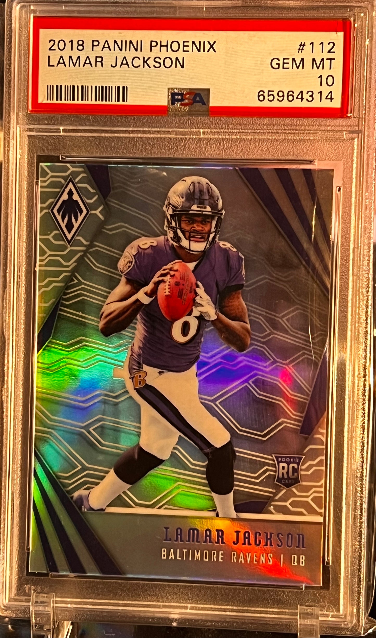 🔥 2018 Panini Phoenix #112 Lamar Jackson – PSA 10 GEM MINT 🔥 🏷️ Cert #65964314 | Rookie Card | Slabbed & Graded by PSA